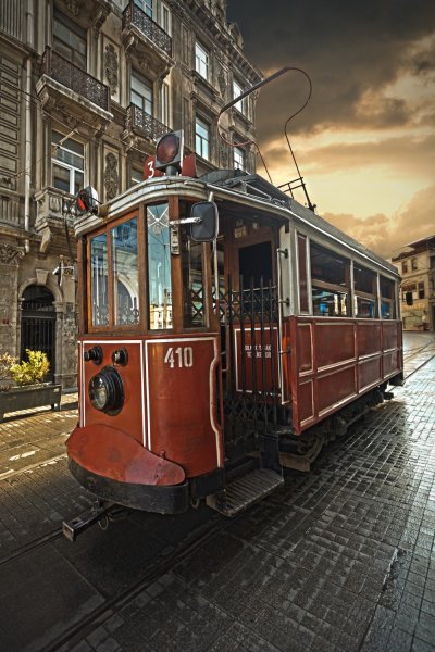 Фотообои - Стамбульский трамвай в сумерках  - №0001595