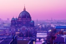 Фотообои Берлинский собор в фиолетовом цвете заката