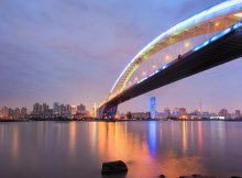 Фотообои Братиславский мост Аполлон в сумерках