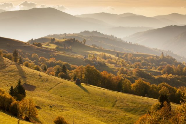 Фотообои - Карпатская долина в лучах заката - №0001248