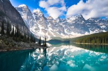 Фотообои Канадское озеро Морейн и его скалистые горы