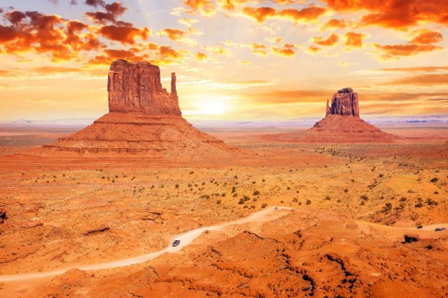 Фотообои - Уникальный ландшафт Monument Valley, штат Юта, США - №0004767