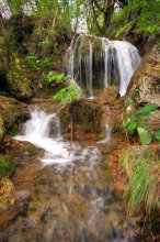 Фотообои Небольшой водопад в хорватском парке Плитвицкие озера