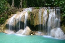 Фотообои Живописный водопад Erawan крупным планом
