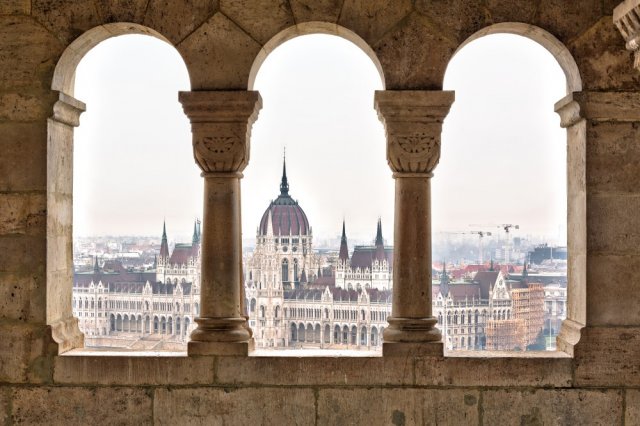 Фотообои - Взгляд на будапештский парламент из Рыбацкого бастиона - №0000418