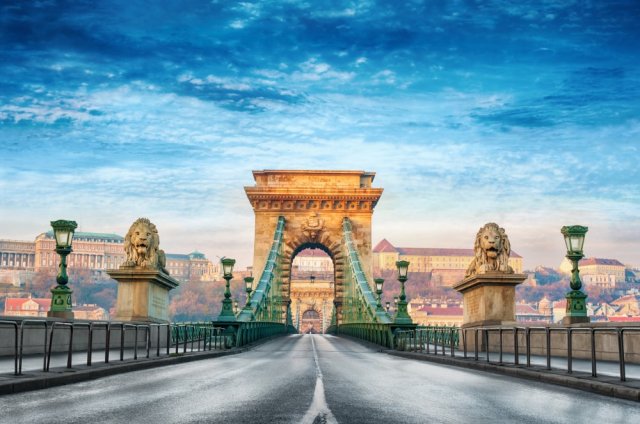 Фотообои - Въезд на старинный Цепной мост Будапешта - №0001543