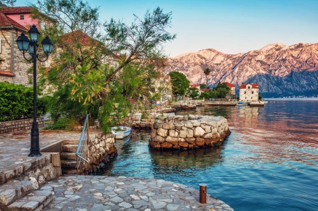 Фотообои - Набережная Черногории с видом на море и горы  - №0006099